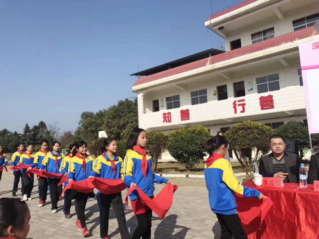 江西省赣州市大余县新城镇赤石小学